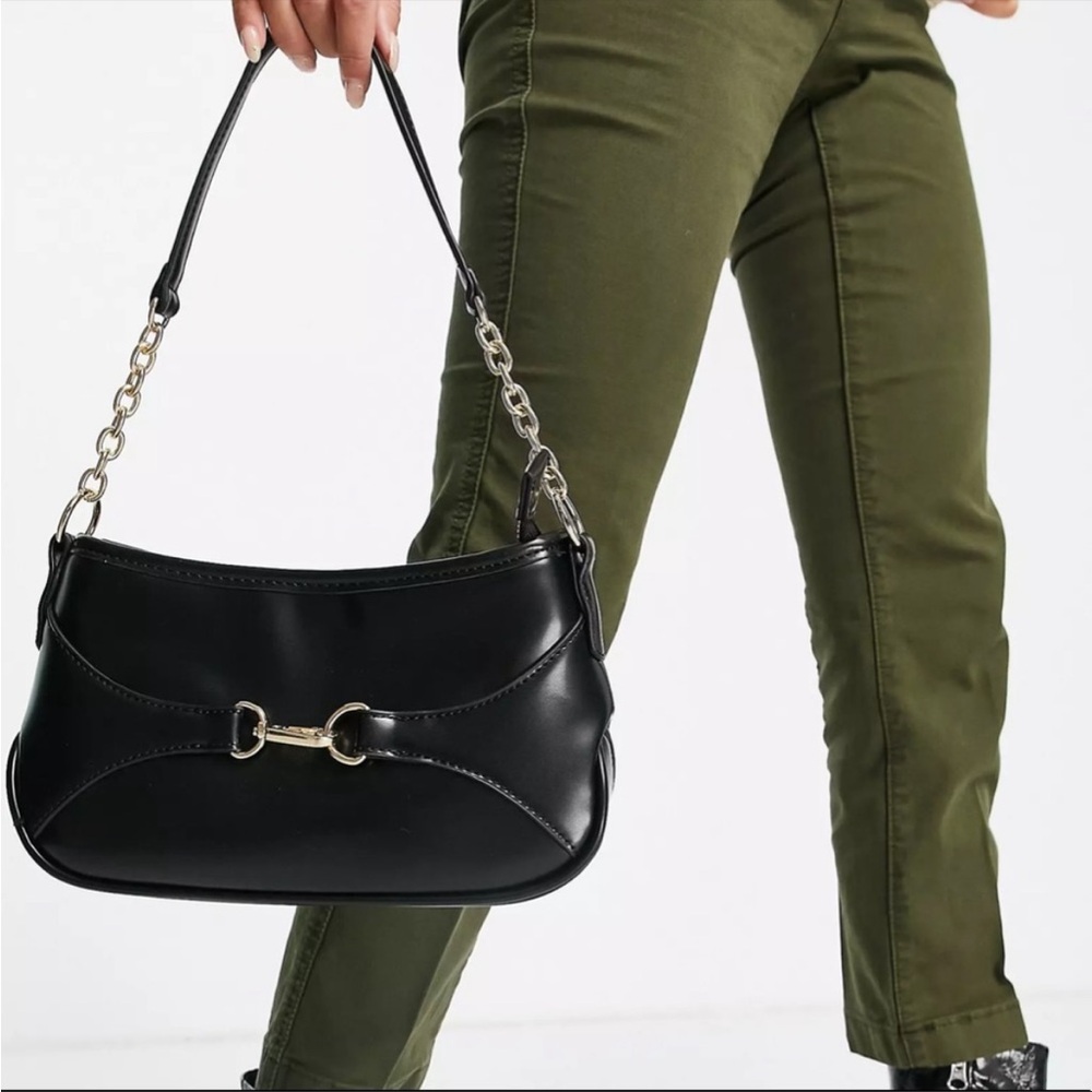 Black shoulder bag.